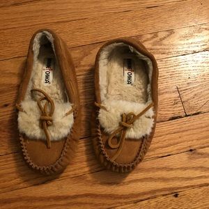 Minnetonka suede moccasins size 6